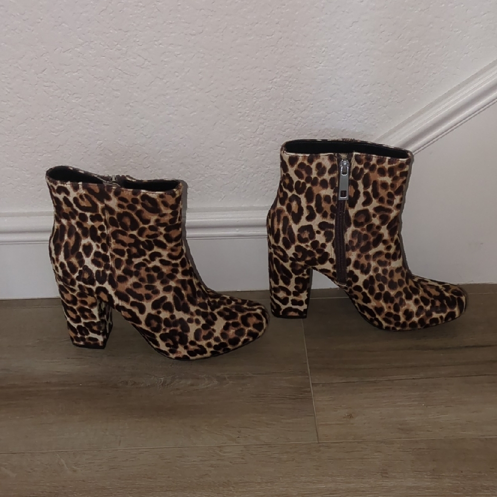 Charles David leapard Boots